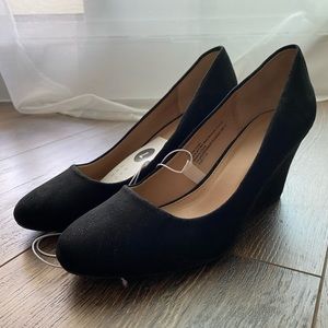 NWT - A New Day Target round toe wedges - black - size 7